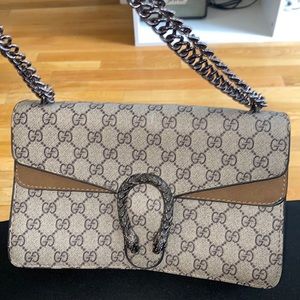 Gucci purse (not authentic)